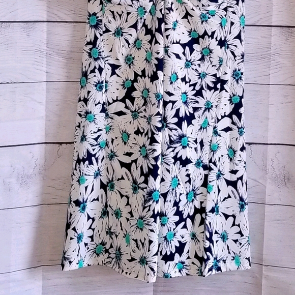 NWT Daisy Print Front Knot Dress - Picture 8 of 12
